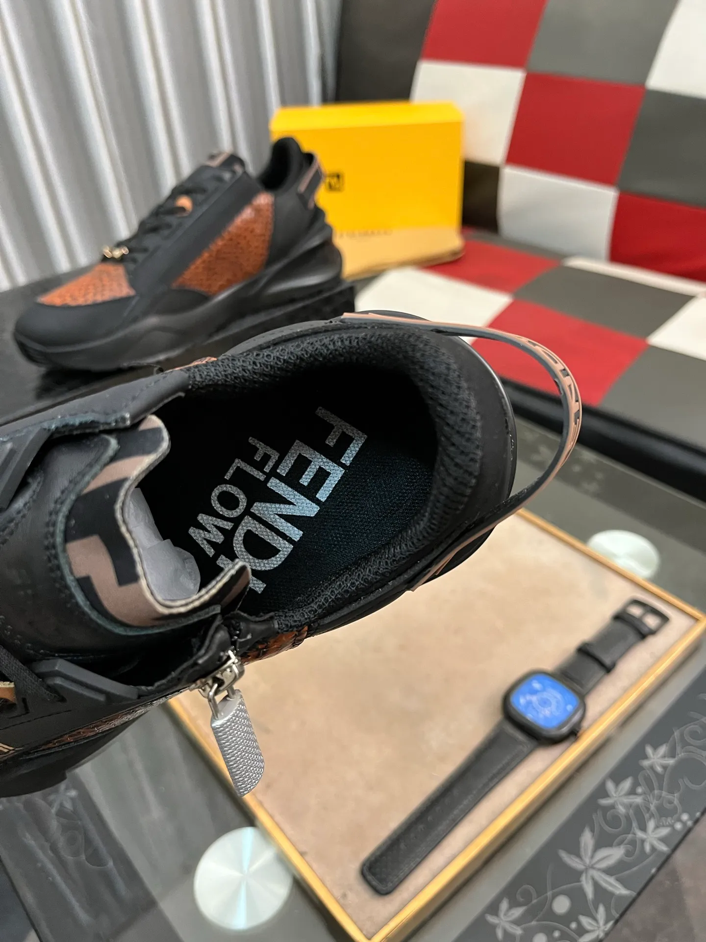 Men's Men's Shoes💰540⌚️⌚️【FENDI】FENDI high-tops are classic and comfortable for men. This complex sneaker is made of soft calfskin➕genuine leather lining➕original ultra-light rubber material with rough outsole. This unique and thin style is suitable for the casual and refined sensibility of this season. It is comfortable and natural on the feet. It is an everyday style for casual travel in autumn and winter! 38−444️⃣colors available